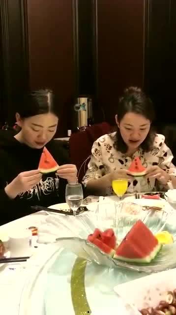 吃瓜嘴里面疼,揭秘夏日消暑美食背后的健康隐患