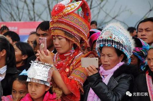苗族服装吃瓜,传统之美与时尚碰撞的吃瓜之旅