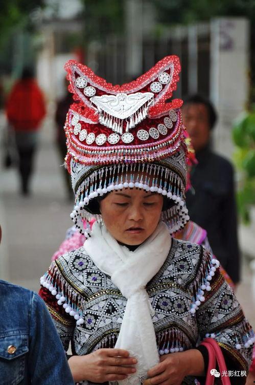 苗族服装吃瓜,传统之美与时尚碰撞的吃瓜之旅