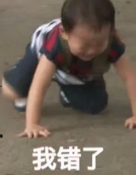 武汉路人吃瓜事件,街头一幕引发网友热议