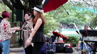 吃瓜少年正在放飞