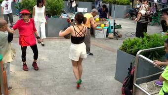 吃瓜少年正在放飞