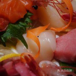 吃八瓜鱼刺身,鲜美滋味，尽享海鲜之韵