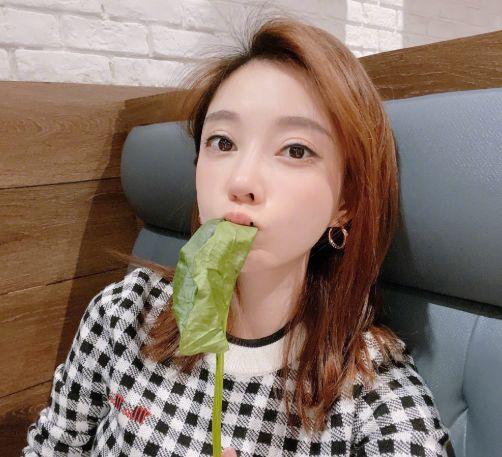 经常发吃瓜头像的人,那些热衷于分享搞笑头像的社交达人