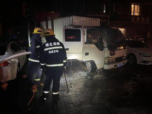 宜宾消防员吃瓜,消防日常趣味满满