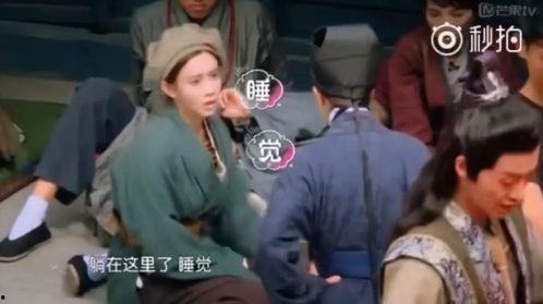 男子前排吃瓜,揭秘娱乐圈幕后风云