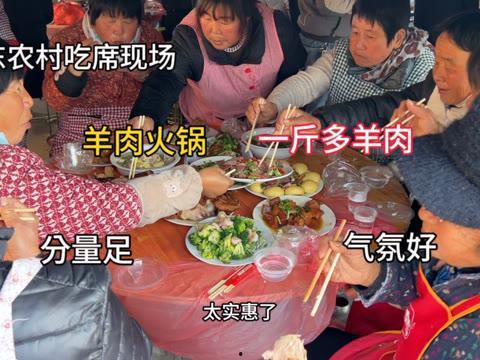 吃席现场秒变吃瓜小说,一桌盛宴，一场吃瓜大戏