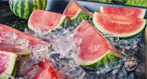 开锁小哥现场吃瓜,揭秘锁匠日常趣事