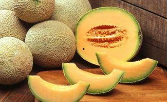 打工小伙买哈密瓜回家吃,哈密瓜带回家