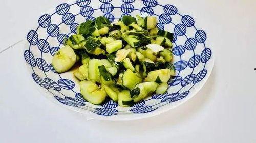 香菜拌吃瓜,香菜拌瓜，味蕾的完美邂逅