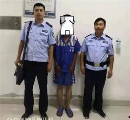 警察抓人现场吃瓜群众,围观群众“吃瓜”热议
